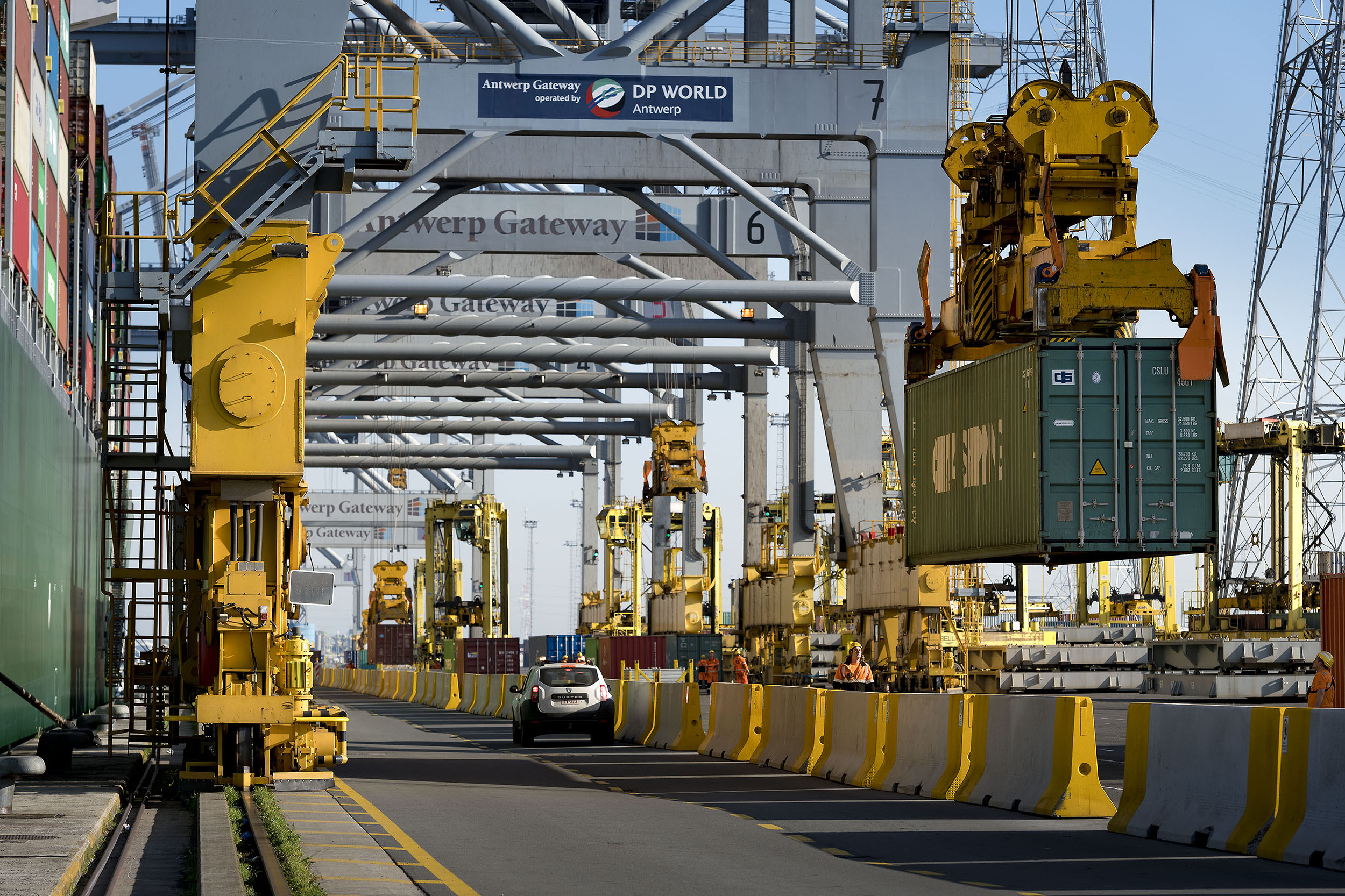 Container handling at DP World