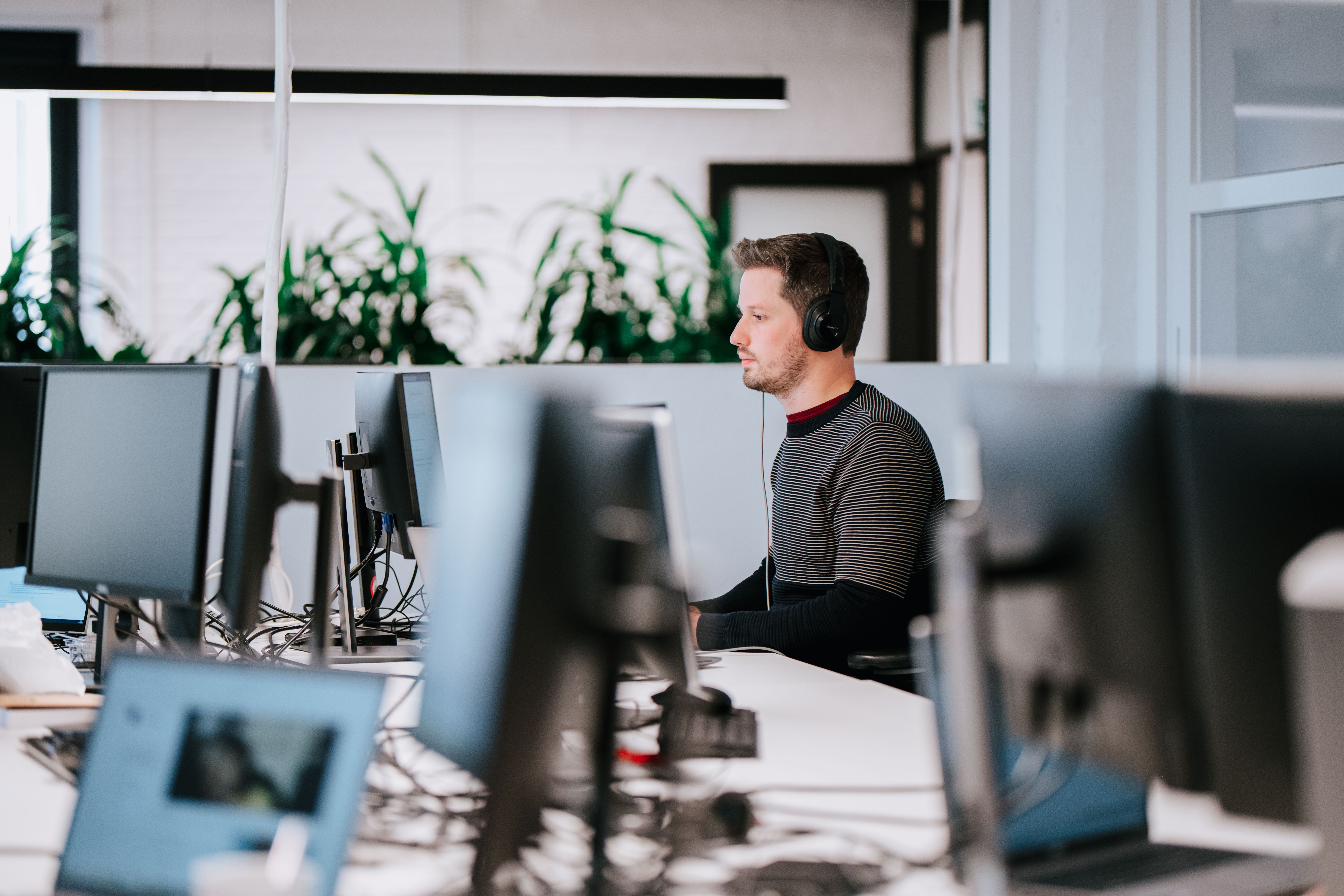 Wide focused working shot 